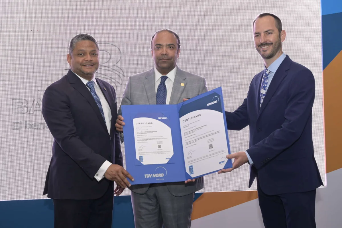 Banco de Reservas recibe certificación de Gestión Antisoborno
