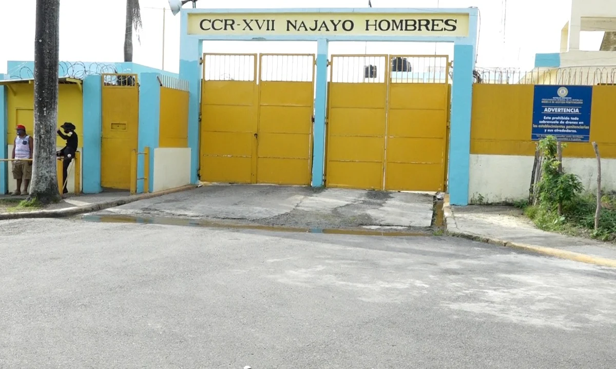 Arrestan chofer del sistema penitenciario por introducir 497 cajetillas de cigarrillos a Najayo Hombre