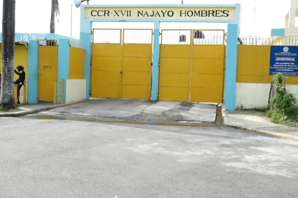 Arrestan chofer del sistema penitenciario por introducir 497 cajetillas de cigarrillos a Najayo Hombre