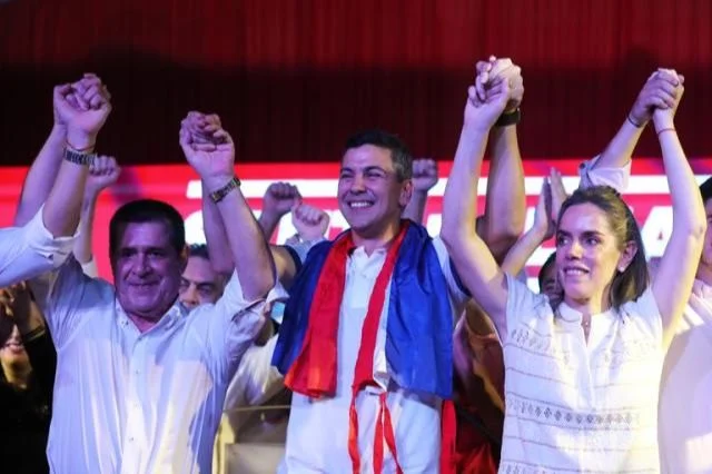 Santiago Peña fue elegido presidente de Paraguay