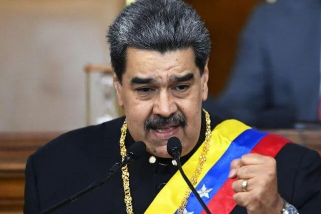 Maduro anuncia aumento en bonos como parte de un plan para recuperar salarios