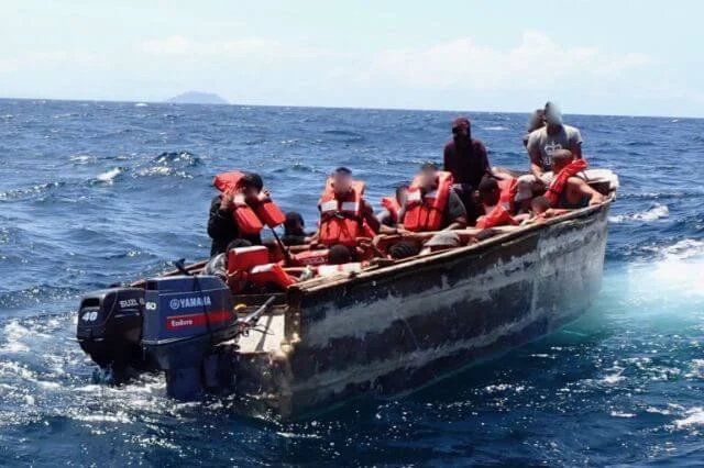 Repatrian a 75 migrantes dominicanos detenidos en aguas de Puerto Rico