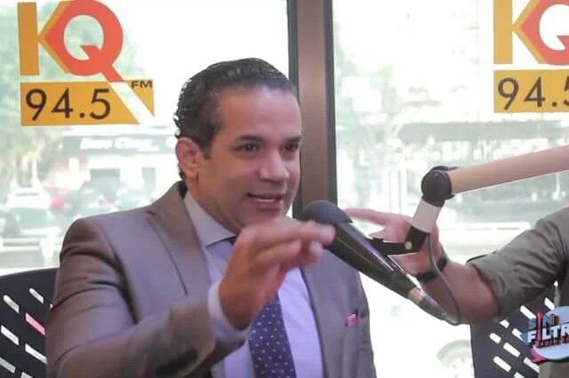 Dejan bajo arresto a Emilio López por supuesta violencia de género