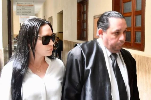 Amelia Alcántara llega al conocimiento de medida de coerción a su pareja Wagner Tavares por supuesta agresión física