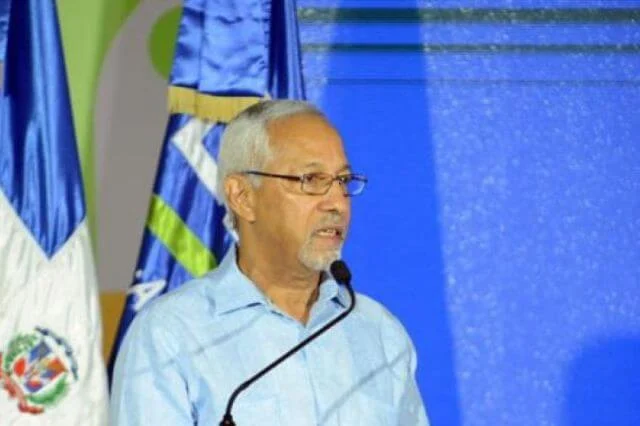 El Ministro de Educación desmiente rumores de renuncia y se muestra satisfecho con su cargo