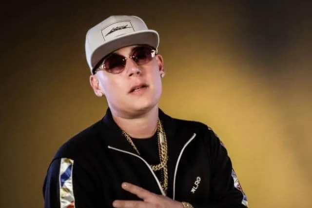 Sentencian a Cosculluela a tres años en probatoria por violencia machista