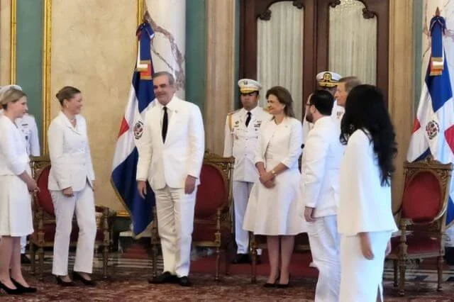 Ocho nuevos embajadores presentan cartas credenciales en el país