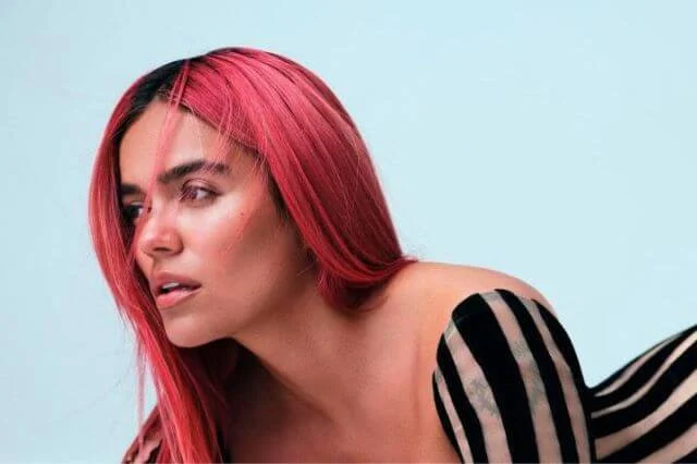 Karol G es la nueva portada de la revista ‘’Elle’’