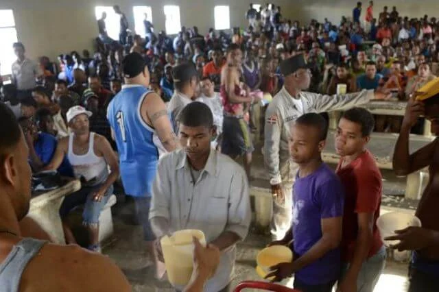 Sistema penitenciario dominicano alimenta a más de 25,000 presos con una asignación de RD$26.50 por día