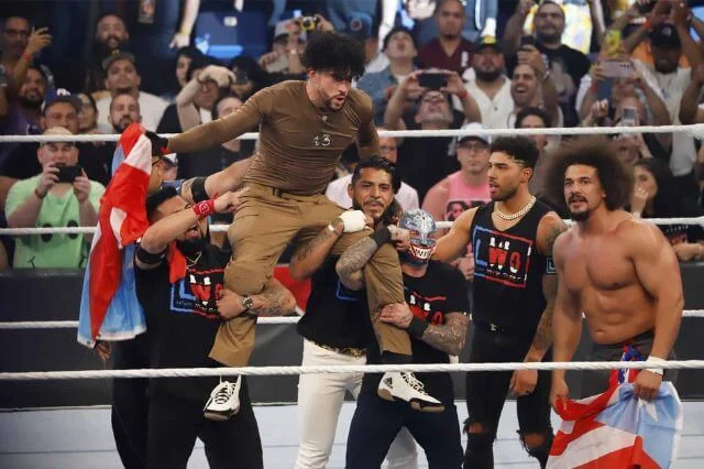 Bad Bunny se impone en una dura pelea callejera al luchador Damian Priest
