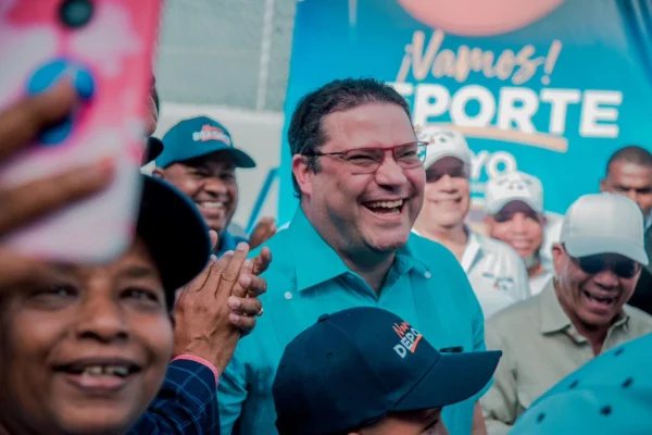 Sanz Lovatón, deja remozada cancha, Club Deportivo-Cultural, Los Gladiadores, en  Guachupita
