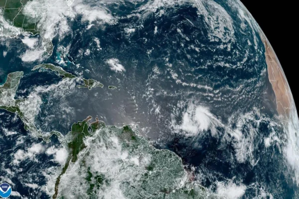 La tormenta tropical Bret se fortaleció levemente, pero ya no se prevé que será un huracán