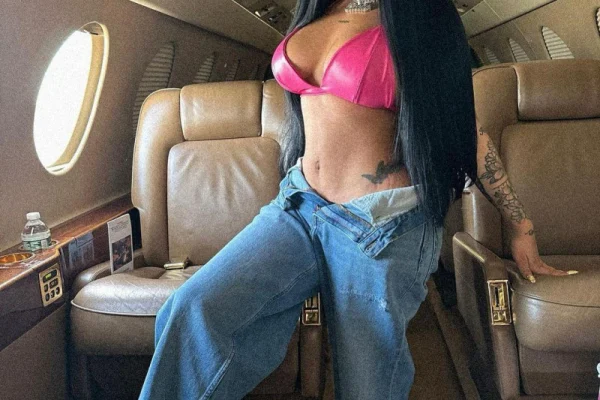 Yailin rompe cartel de Anuel en su concierto