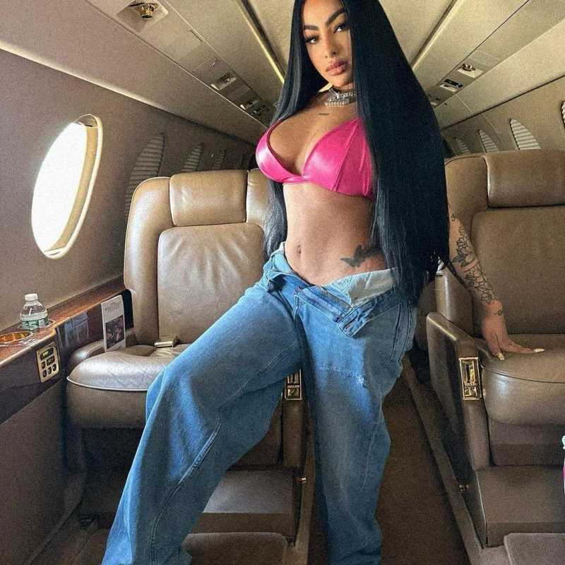 Yailin rompe cartel de Anuel en su concierto