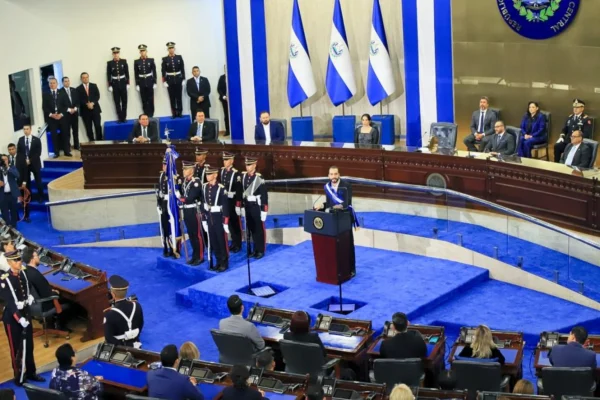 Bukele propone reducir de 262 a 44 las alcaldías de El Salvador