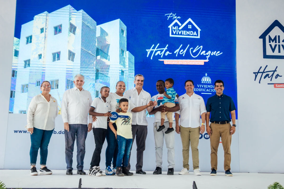 Gobierno se traslada a Santiago y entrega las primeras 150 viviendas del proyecto “Mi Vivienda Hato del Yaque”