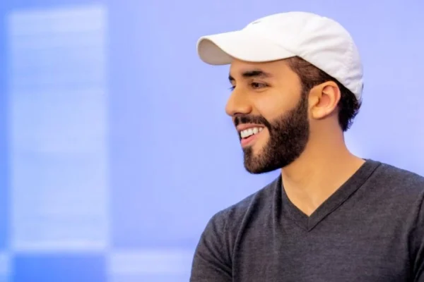 Lluvias limitadas y ambiente caluroso para este sábado