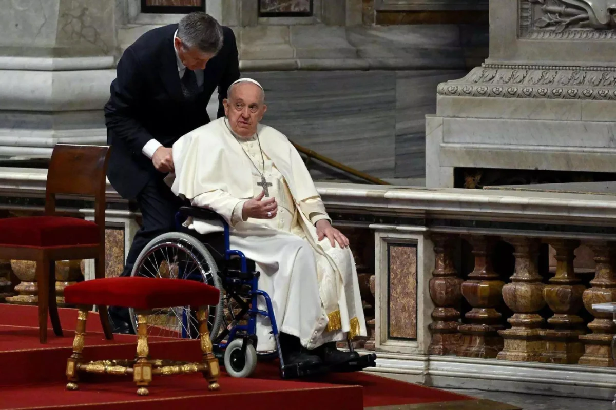 El papa Francisco mejora tras ser operado por una hernia abdominal