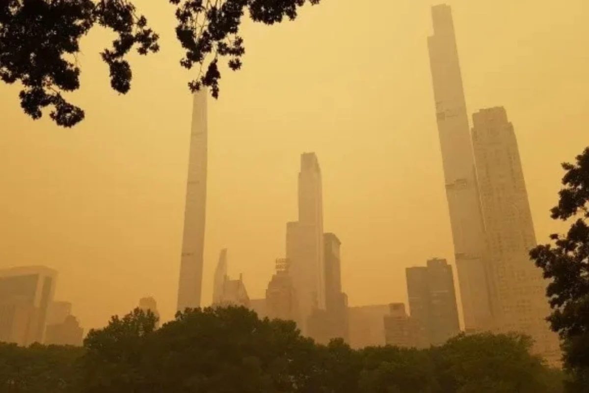 Nueva York sigue en alerta por contaminación del aire a pesar del cielo despejado