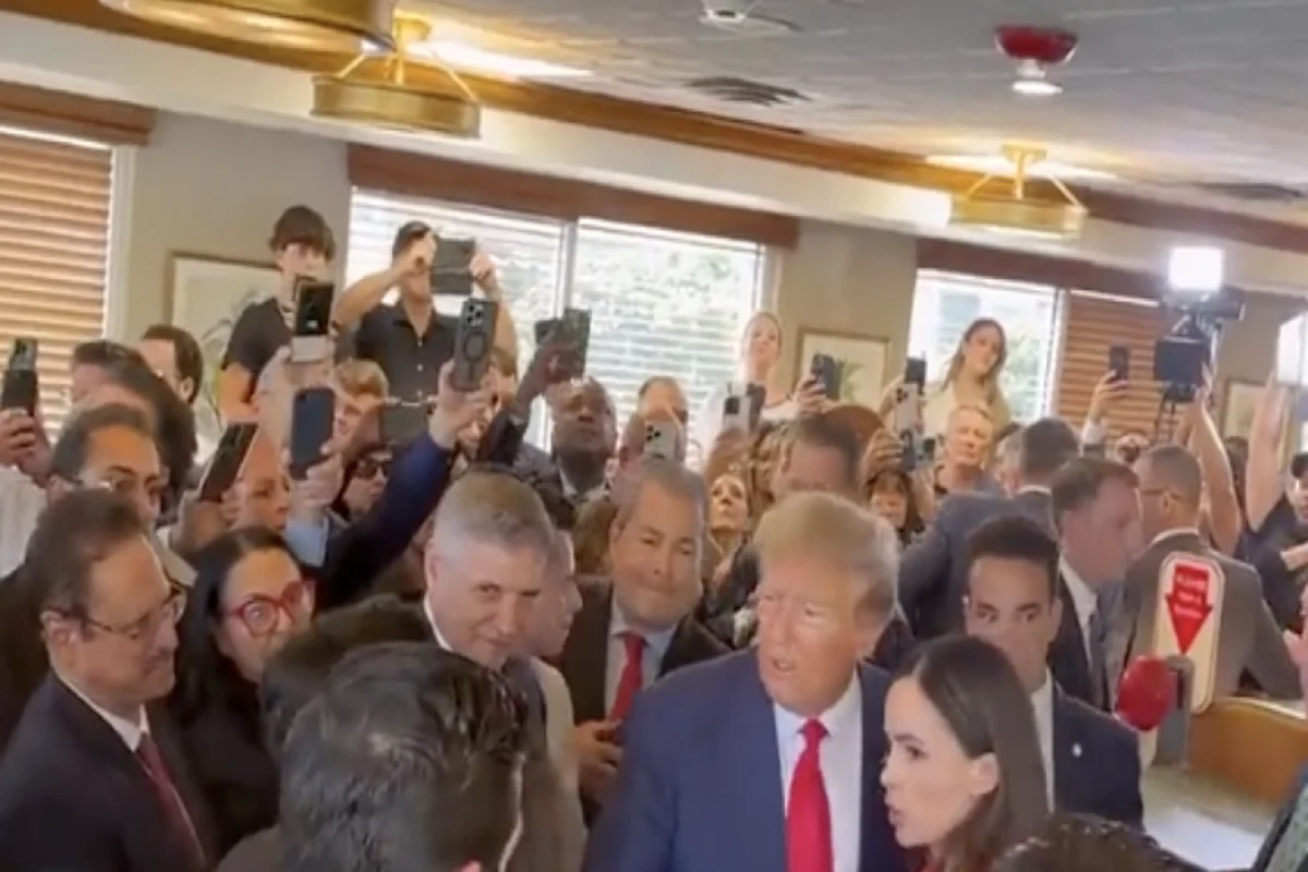Trump prometió «comida para todos» en un restaurante de Miami… y se fue sin pagar