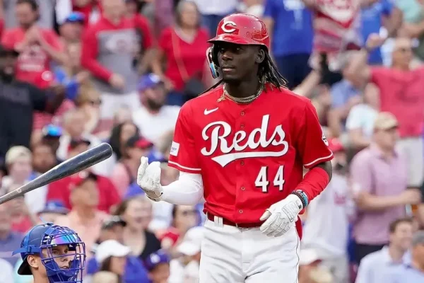 De la Cruz dio 4 hits y HR para lleva a Rojos de regreso a la cima