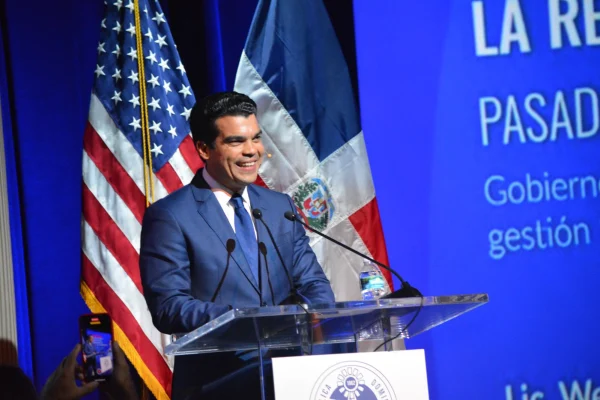 Wellington Arnaud dicta conferencia en el Miami Dade College