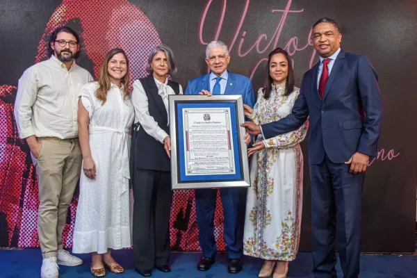 Senado entrega reconocimiento póstumo al cantautor Víctor Víctor