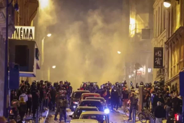 Al menos 719 detenidos por los disturbios en Francia