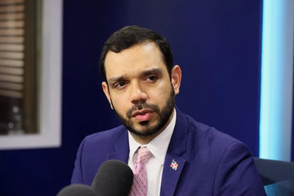 Aspirante a diputado Roger Pujols detalla propuesta de incentivo fiscal verde