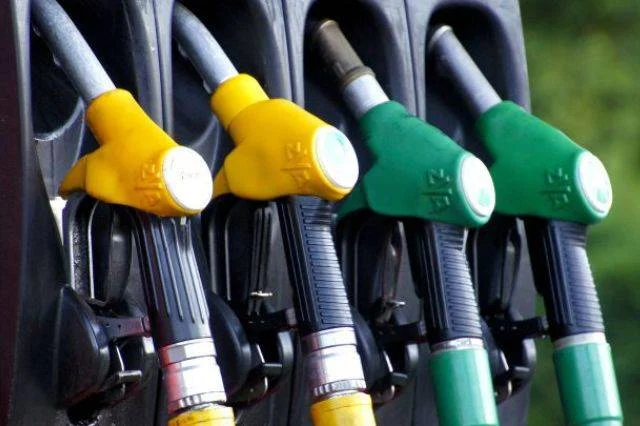 A pesar de fuertes alzas internacionales Gobierno mantiene sin variación precios de los combustibles