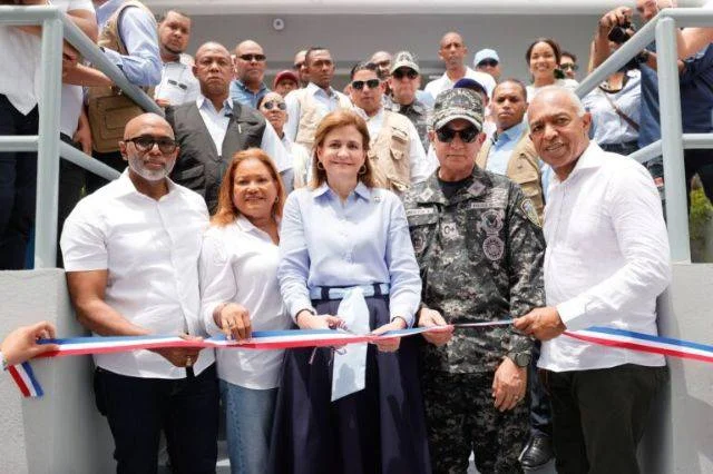 Raquel Peña inaugura Centro Tecnológico La Moneda, un cuartel y una cancha en Los Tres Brazos