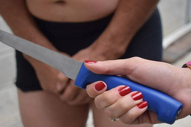 Una Joven de 17 años intenta cortar pene a expareja en San Francisco de Macorís