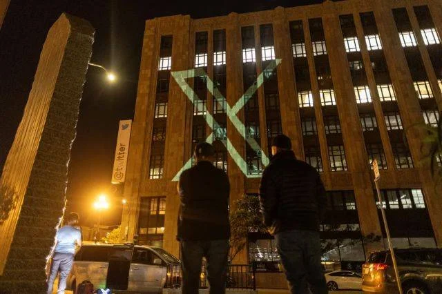 Elon Musk cambió el logo del pajarito de Twitter por una X
