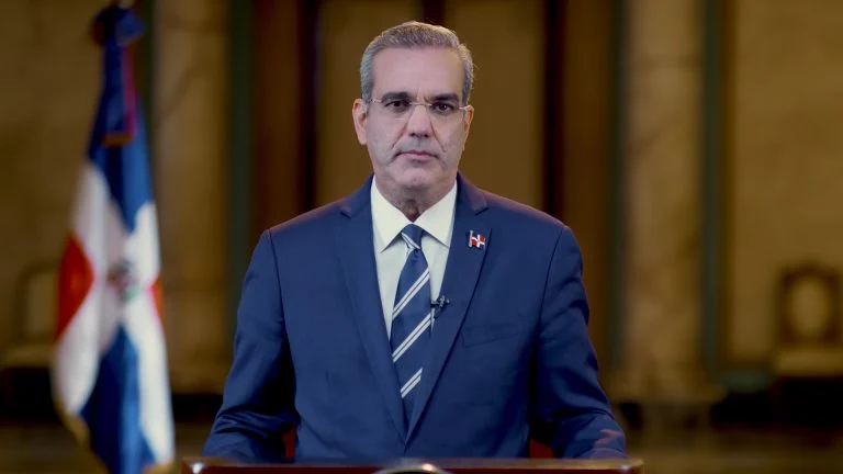 Presidente Luis Abinader da positivo al COVID-19
