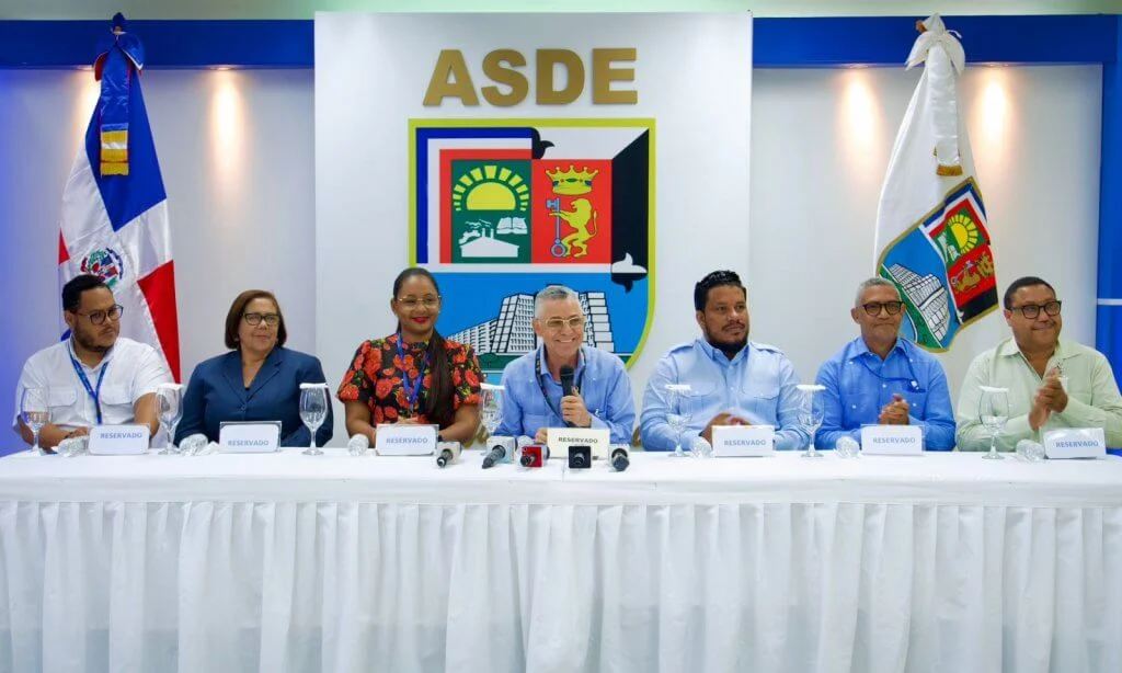 Alcalde SDE anuncia compra de tercera flotilla de 50 camiones a un costo de RD$380 millones