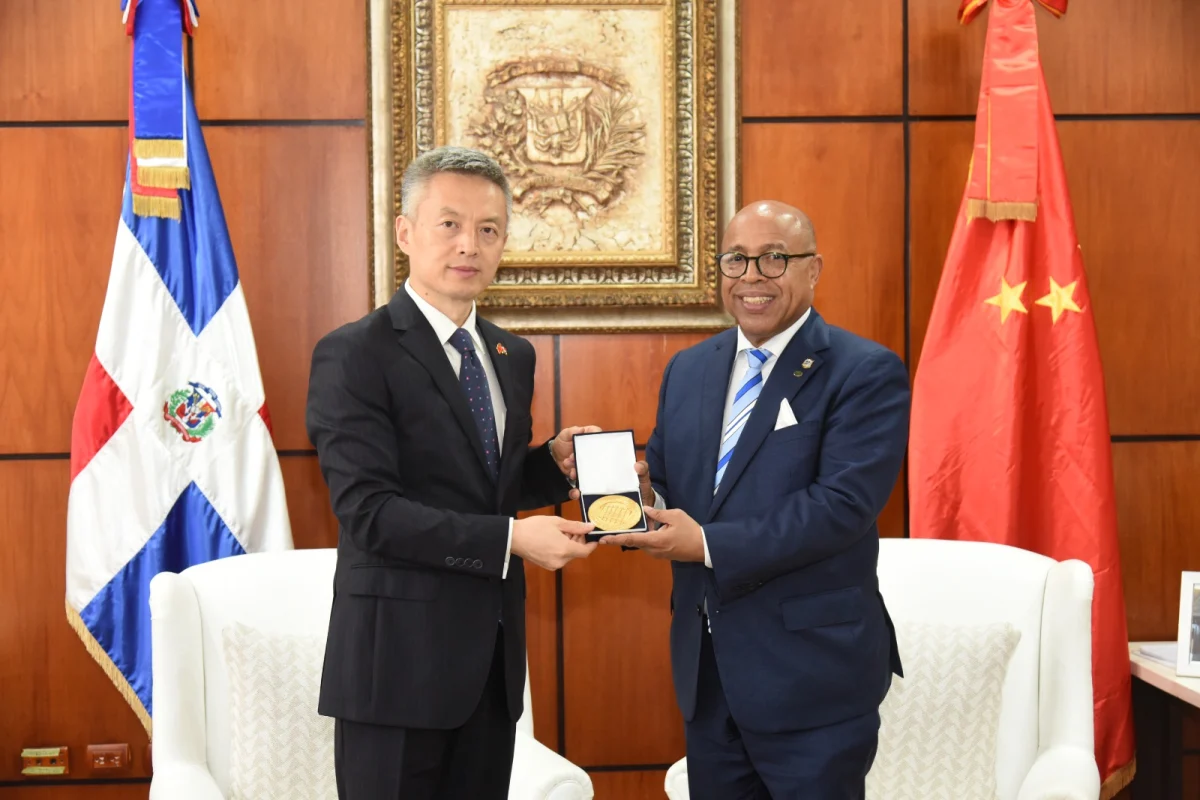 Nuevo embajador de China gira  visita de cortesía al presidente de la  Cámara de Diputados