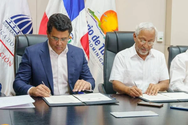 Mitur y Minerd firman acuerdo para llevar el turismo a las escuelas