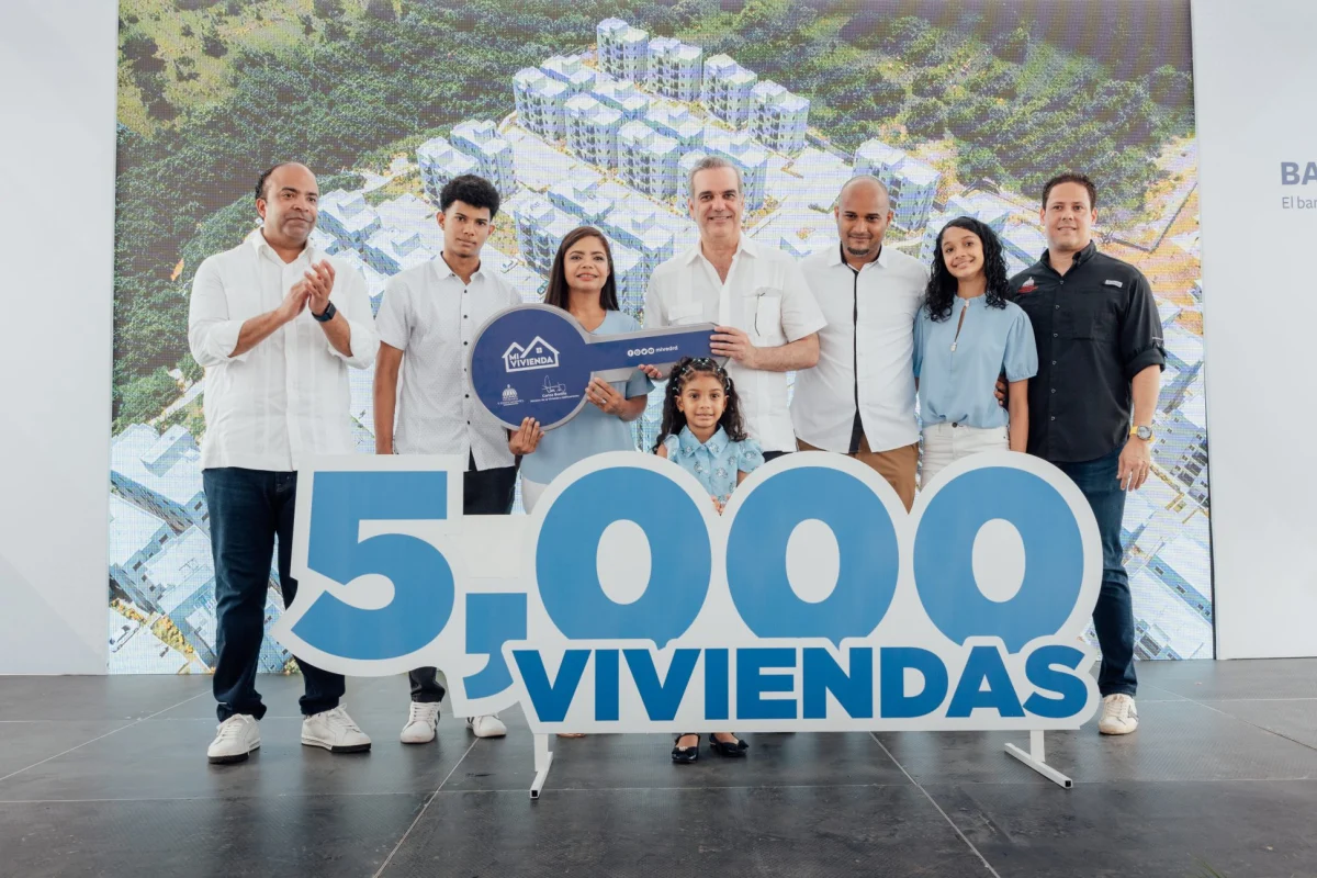 MIVED alcanza las 5,000 viviendas construidas y entregadas en sólo tres años de gestión