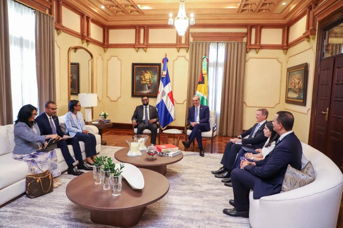Luis Abinader y presidente de Guyana firman acuerdos sobre exploración de petróleo