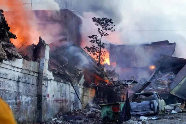 Rescatistas contabilizaron ocho cadáveres donde operaba mueblería