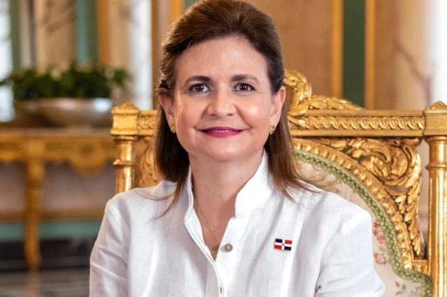 Helicóptero en que se desplazaba la vicepresidenta aterriza por precaución