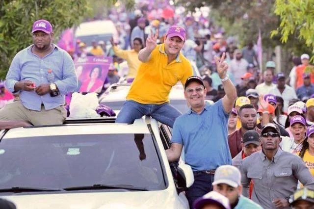 Abel en La Caleta: «Padrón del PRM demuestra lo que son: ¡Desorden y mentiras!»