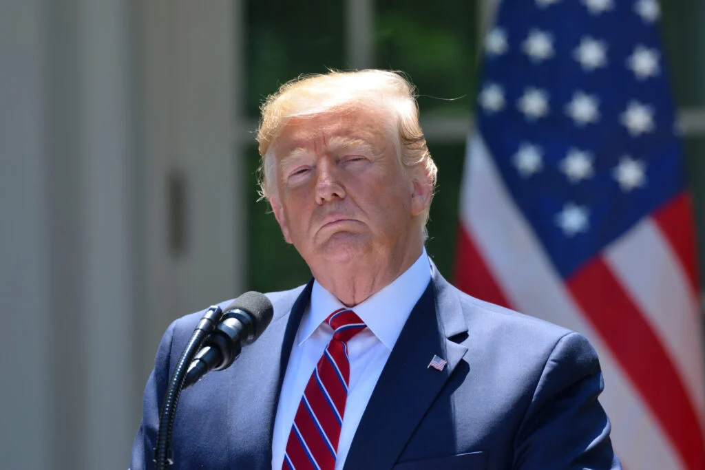 Trump se entrega en una cárcel de Georgia para ser fichado
