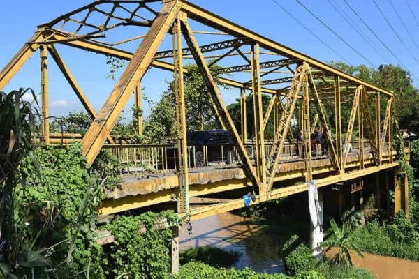 Puente de Sabaneta en La Vega está en peligro ante paso tormenta Franklin