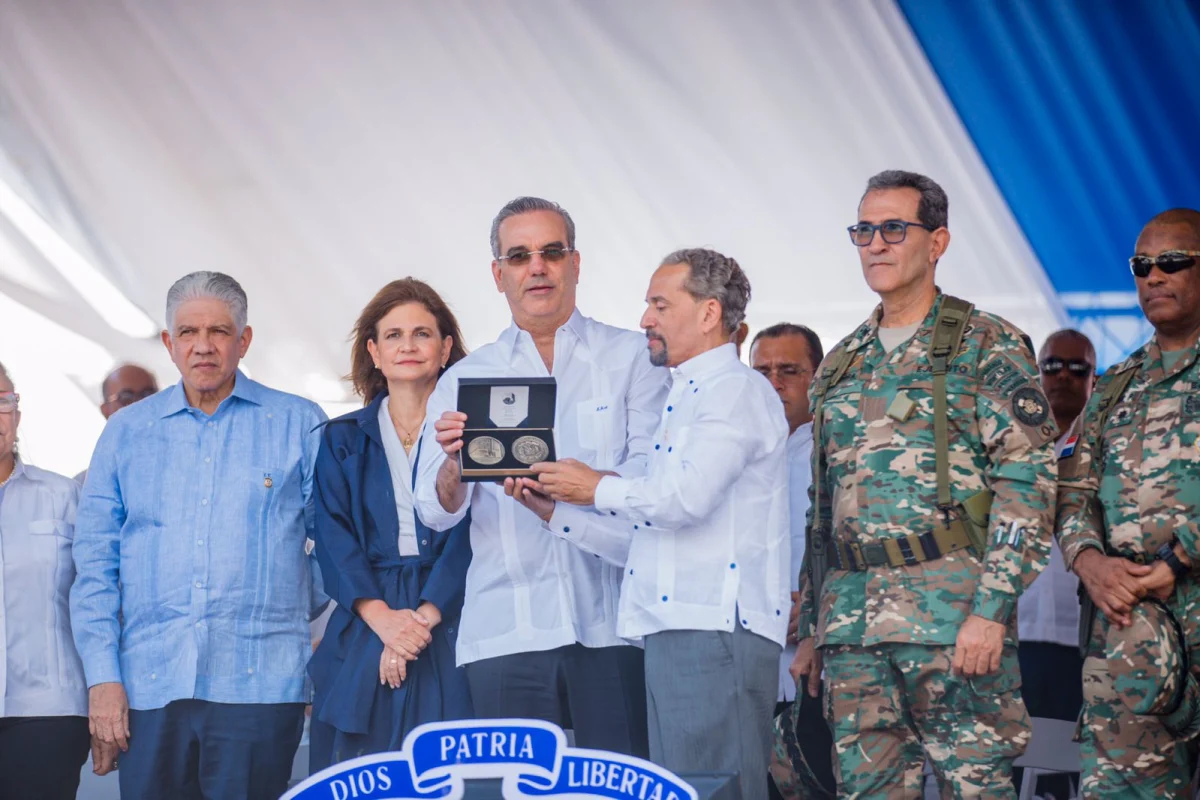 Presidente Abinader asiste a Desfile Militar-Policial por el 160 aniversario gesta de la Restauración
