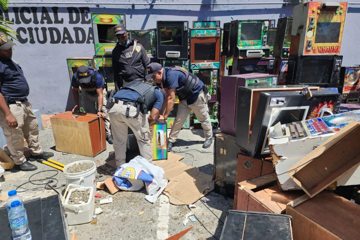Autoridades sacan  de circulación 137 máquinas tragamonedas de Capotillo y el D.N