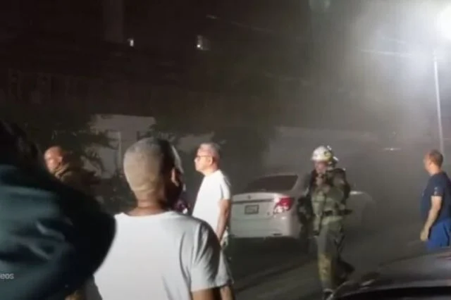 Ocho vehículos destruidos y otros 11 afectados en incendio en Santiago