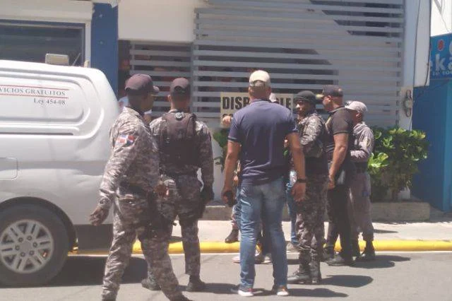 Asalto a joyería en Santiago deja un hombre muerto y otro herido