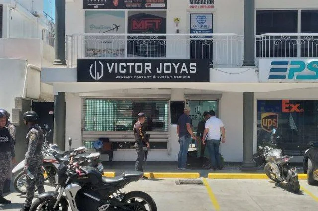 Atracador que mató hombre en joyería muere en enfrentamiento con policía