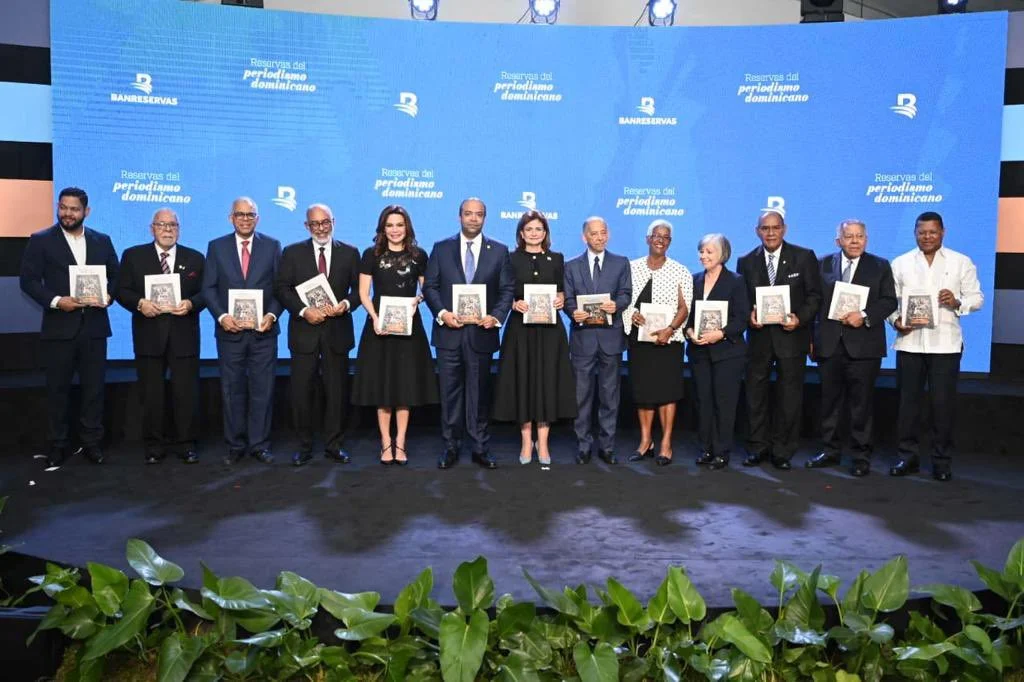 Banreservas rinde homenaje a destacados periodistas con el libro “Reservas del periodismo dominicano”